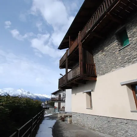 Daire Locazione Turistica Grand Sarriod.4 *