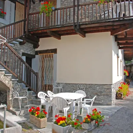 Daire Locazione Turistica Grand Sarriod.4 *